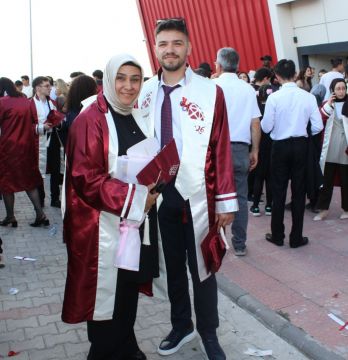 ANNE OĞUL BİRLİKTE MEZUN. 